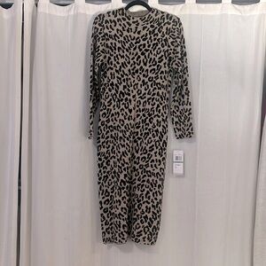 *Never Worn* Nina Leonard Leopard print body con sweater dress - Size L